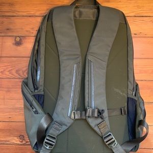 lululemon men’s para backpack